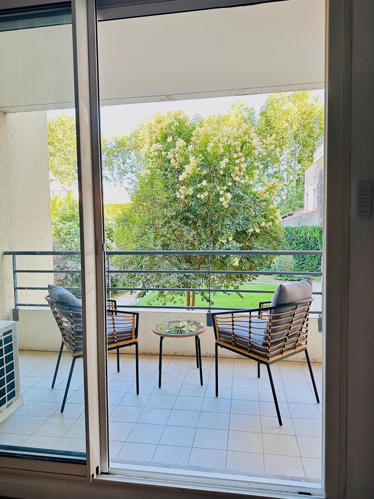 אביניון Apartment 40M2-Air Conditioning-Elevator-Underground Parking-Self Checkin! Appart Climatise 40M2-Ascenseur-Parking Souterrain -Arrivee Autonome מראה חיצוני תמונה